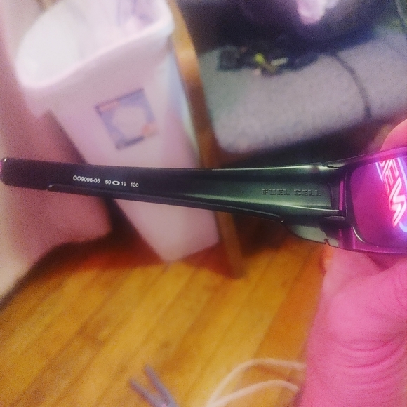 Oakley fuel cell polorized sunglasses - Picture 2 of 2